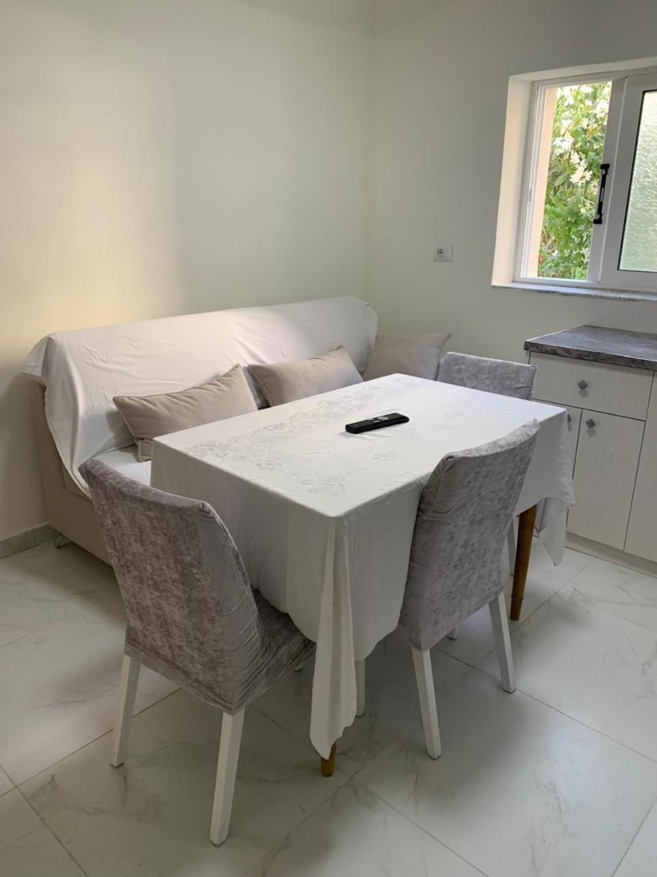 Angjelo Apartments Sarande Bilik gambar